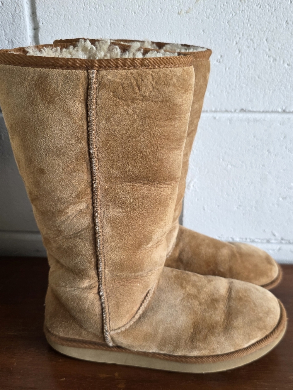 UGG Classic Tall Boots Size 8 W